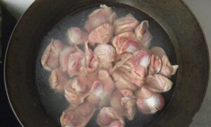 Nhâm nhi món mề gà trộn chua cay ngon tuyệt hảo!