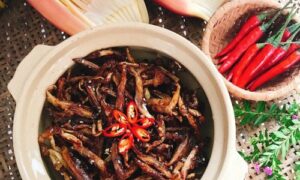 Lạ mà ngon bất ngờ với món hoa chuối giả cá cơm kho chay cho bữa cơm ngày rằm tháng Tám!