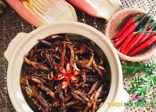 Lạ mà ngon bất ngờ với món hoa chuối giả cá cơm kho chay cho bữa cơm ngày rằm tháng Tám!