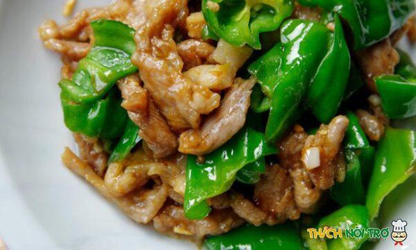 Ngon bất ngờ với món thịt heo xào ớt xanh đậm đà, đơn giản!