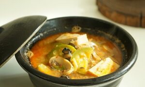 Rảnh rỗi làm ngay món canh ốc đậu phụ nấu cay cho ngày chủ nhật se lạnh!