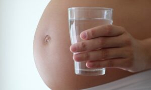 Để bảo vệ thai nhi mùa nắng nóng, mẹ bầu cần lưu ý những điều này !